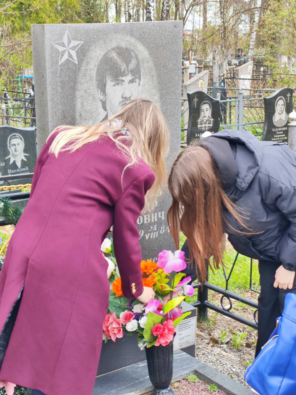 Посетили и навели порядок на Загорском  кладбище могилу воина-интернационалиста Стрельцова А.В. 