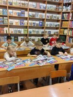 Ребята познакомились с правилами поведения в библиотеке, с интересом разглядывали книжные полки.