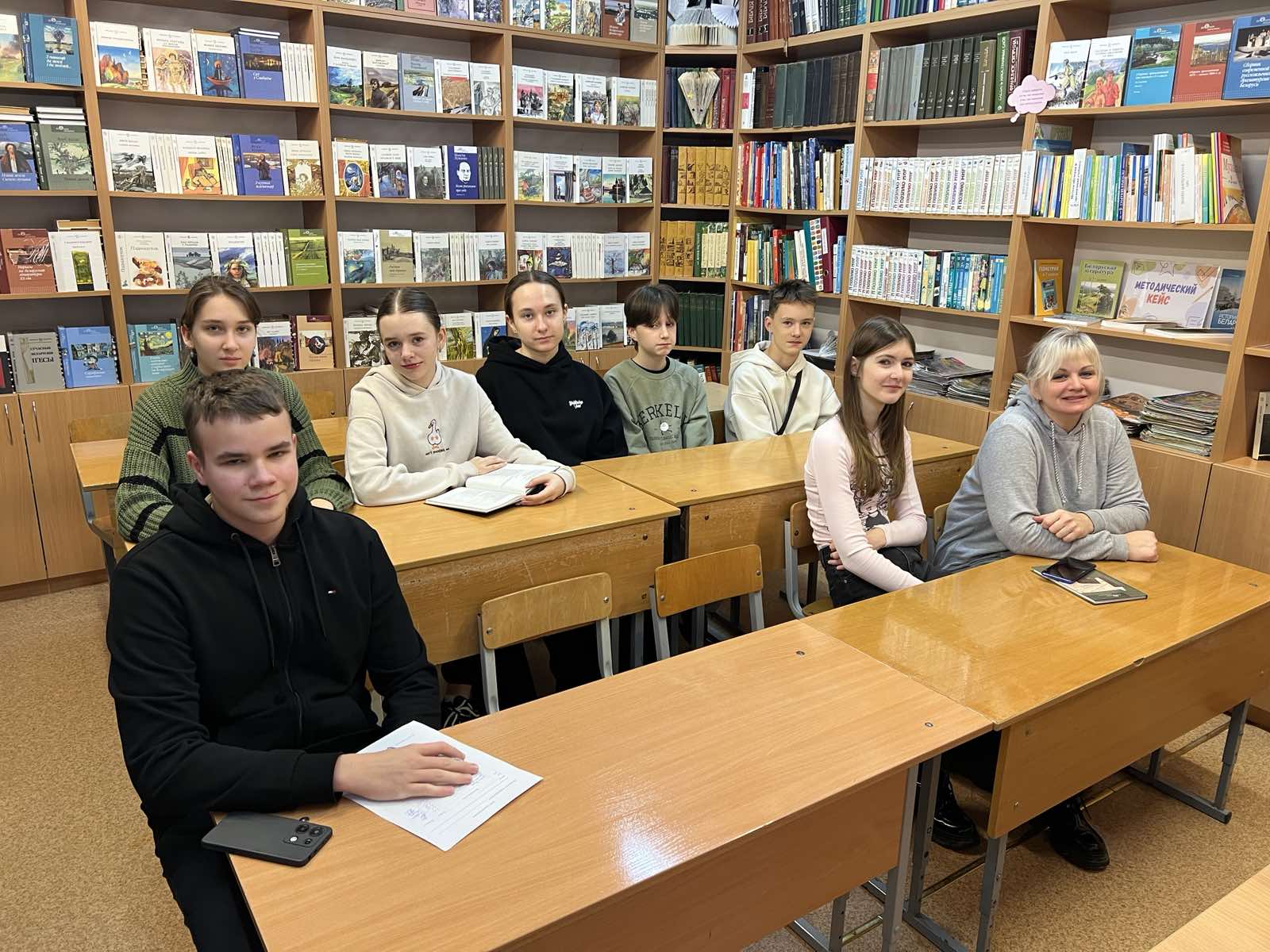 29 ноября (суббота) в библиотеке гимназии прошло мероприятие, посвященное Константину Симонову.