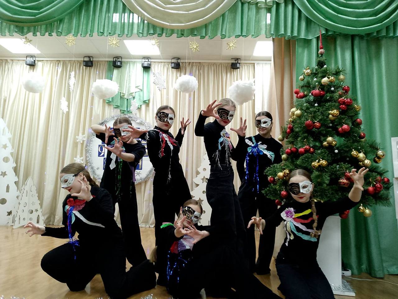 ТАНЦЕВАЛЬНАЯ МАГИЯ КОЛЛЕКТИВА «ФАНТАЗИЯ» НА СЦЕНЕ НОВОГОДНЕГО СПЕКТАКЛЯ