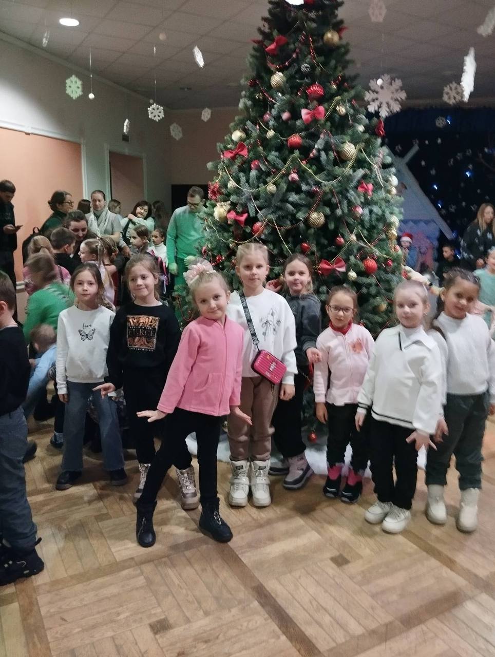 ОКУНУЛИСЬ В СКАЗКУ В КУКОЛЬНОМ ТЕАТРЕ