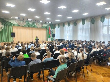 ЕДИНЫЙ ДЕНЬ БЕЗОПАСНОСТИ ДОРОЖНОГО ДВИЖЕНИЯ: «НЕ БУДЬ НЕВИДИМКОЙ - ЗАСВЕТИСЬ В ТЕМНОТЕ!»